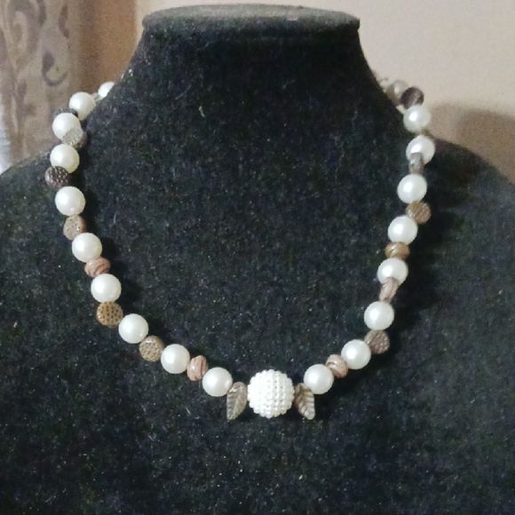 Chic Pearl and Bead Necklace - Picture 1 of 4